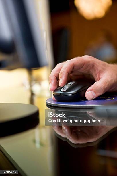 Empresário - Fotografias de stock e mais imagens de Adulto - Adulto, Adulto de idade mediana, Computador