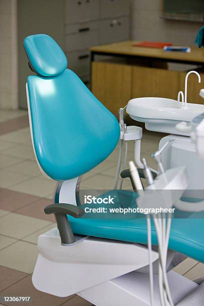 Fotel Dentystyczny - zdjęcia stockowe i więcej obrazów Bez ludzi - Bez ludzi, Dzień, Fotel dentystyczny