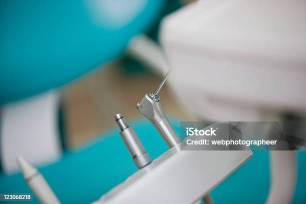 Equipo De Dentista Foto de stock y más banco de imágenes de Acero inoxidable - Acero inoxidable, Artículo médico, Blanco - Color