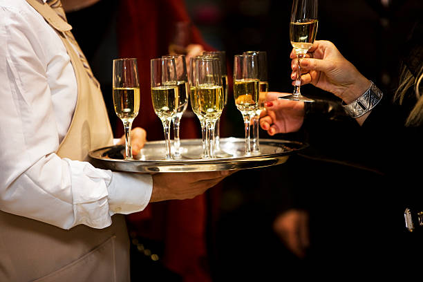 , где - butler champagne service waiter стоковые фото и изображения