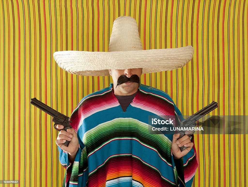 Bandit mexicana revólver Bigote Tirador de cayo sombrero - Foto de stock de México libre de derechos