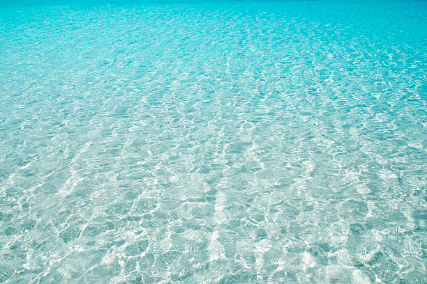 пляж идеальный белый песок бирюзовой водой - illetes стоковые фото и изображения