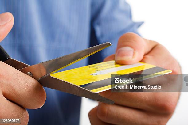 Foto de Tesoura De Um Cartão De Crédito e mais fotos de stock de Cartão de crédito - Cartão de crédito, Cortar - Atividade, Crise