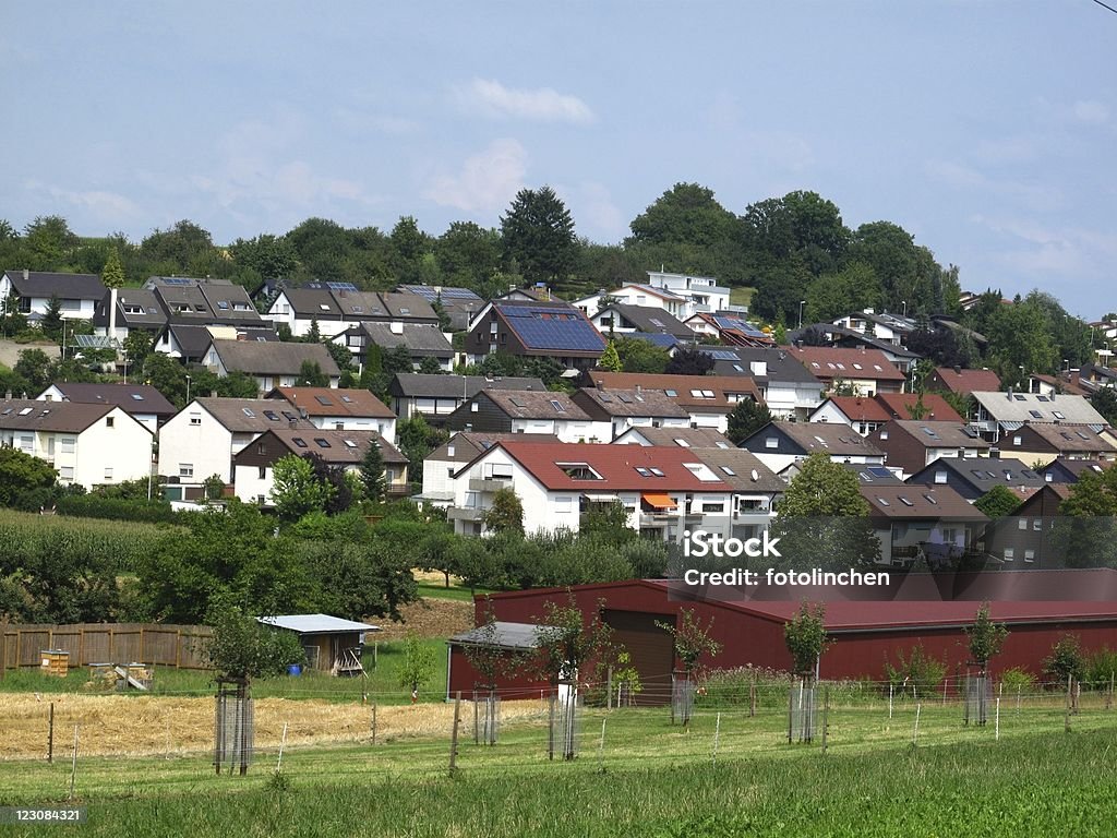 Village mit solar-panel Häuser - Lizenzfrei Dach Stock-Foto