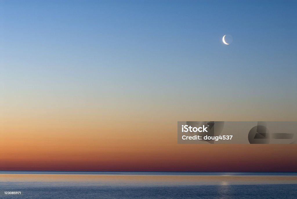 Lake Huron, den Sonnenaufgang und Mond - Lizenzfrei Halbmond - Form Stock-Foto