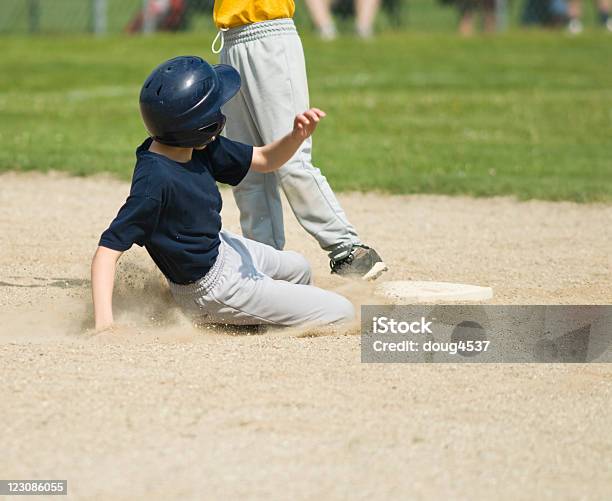 Bezpieczne Na Drugim - zdjęcia stockowe i więcej obrazów Baseball - Baseball, Ślizgać się, Chłopcy