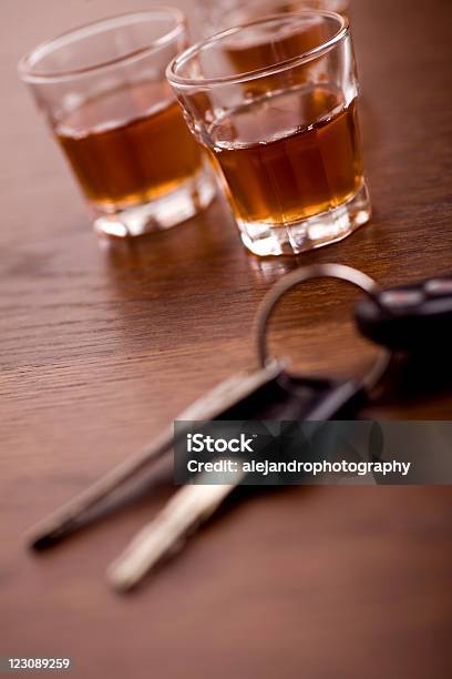 Alkohol Am Steuer Stockfoto und mehr Bilder von Achtlos - Achtlos, Alkohol am Steuer, Alkoholisches Getränk