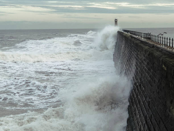 waves crashing against the pier - north pier imagens e fotografias de stock
