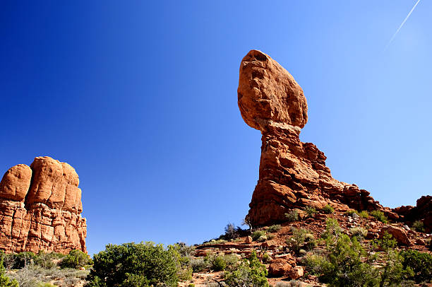 balanced rock - usa arches national park balanced rock colorado plateau stock-fotos und bilder