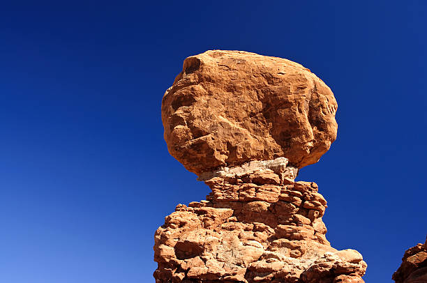 balanced rock - usa arches national park balanced rock colorado plateau stock-fotos und bilder