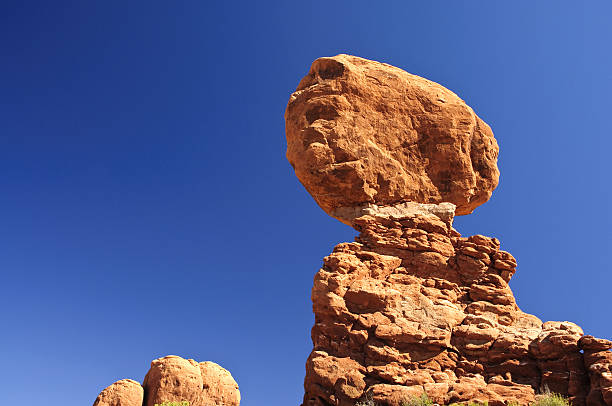 parc national arches national park - usa arches national park balanced rock colorado plateau photos et images de collection