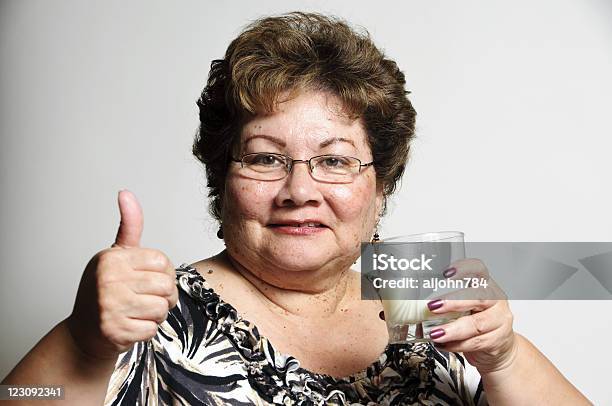 Foto de O Leite É Bom Para Você e mais fotos de stock de Mulheres - Mulheres, Só Uma Mulher, 50-54 anos