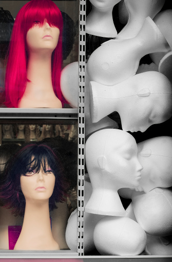 Plastic heads and synthetic wigs: conformity?
