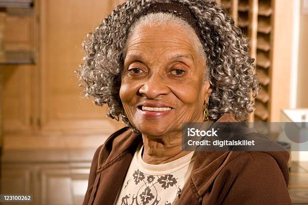 Anziani Donna - Fotografie stock e altre immagini di Afro-americano - Afro-americano, Nonna, 80-89 anni