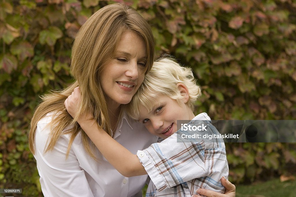 Madre e hijo - Foto de stock de 40-44 años libre de derechos