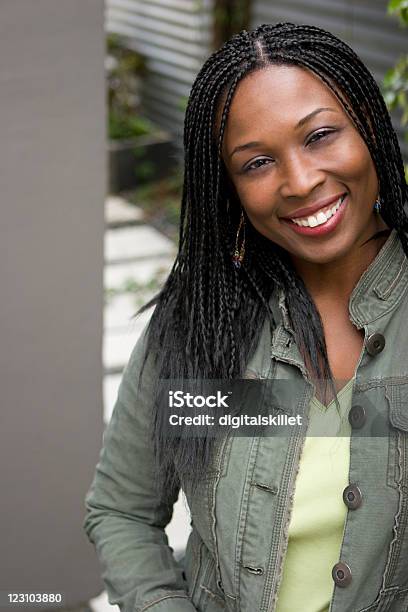 Hermosa Mujer Afroamericana Foto de stock y más banco de imágenes de Adulto - Adulto, Adulto joven, Africano-americano