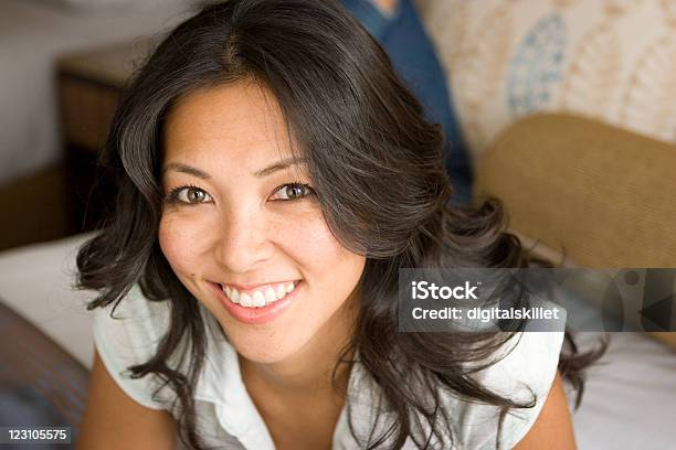 Mujer Bella Foto de stock y más banco de imágenes de Adulto - Adulto, Alegre, Armonía - Concepto