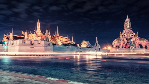 cidade de bangkok à noite - silom - fotografias e filmes do acervo