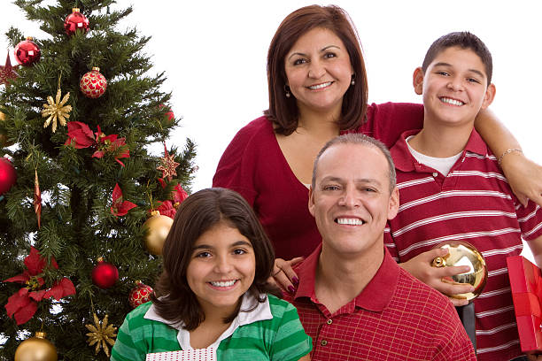 hiszpanie rodziny na święta - looking at camera two parent family latin american and hispanic ethnicity heterosexual couple zdjęcia i obrazy z banku zdjęć