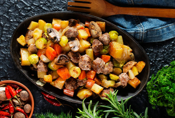 istock vegetabkes with meatballs 1231095135