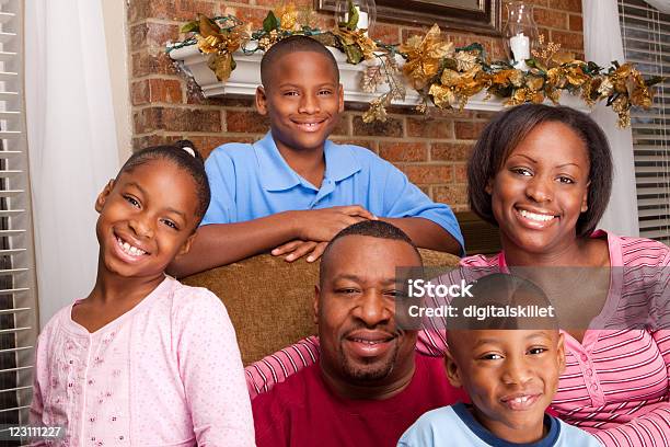 Bella Famiglia - Fotografie stock e altre immagini di Adulto - Adulto, Adulto in età matura, Afro-americano
