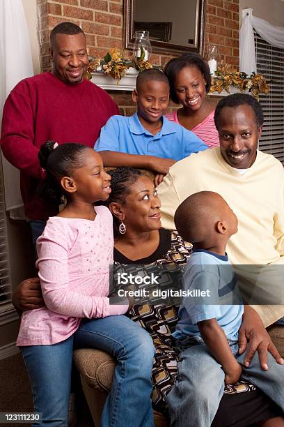 Pedra Angular Da Família - Fotografias de stock e mais imagens de Adulto - Adulto, Adulto maduro, Afro-americano