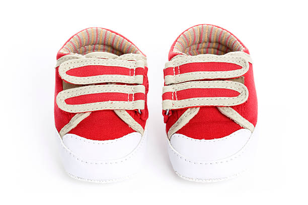 레드 아기 신발도 - baby booties studio shot horizontal shoe 뉴스 사진 이미지