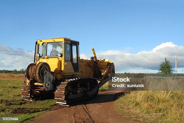 Gelbe Straßenhobel Auf Die Rural Road Ab Stockfoto und mehr Bilder von Agrarbetrieb - Agrarbetrieb, Ausrüstung und Geräte, Bauernberuf