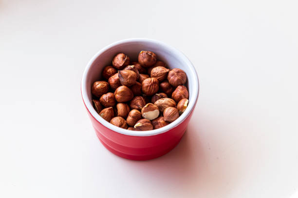 hazelnuts - healthy eating macro close up nut imagens e fotografias de stock