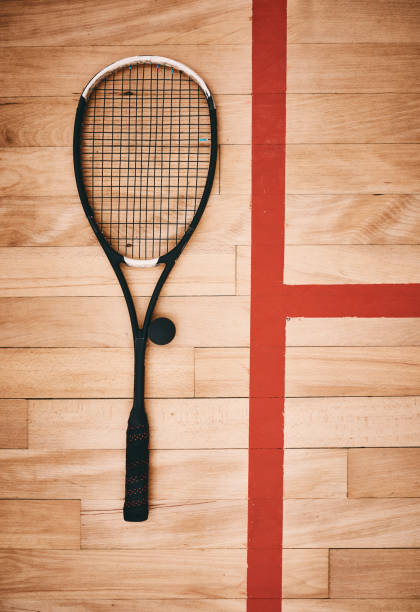 tan duradero como cualquier jugador de squash se merece - racketball racket ball court fotografías e imágenes de stock