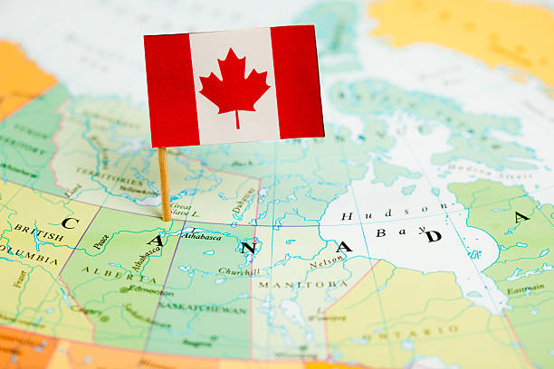 mapa e a bandeira do canadá - map usa canada cartography - fotografias e filmes do acervo