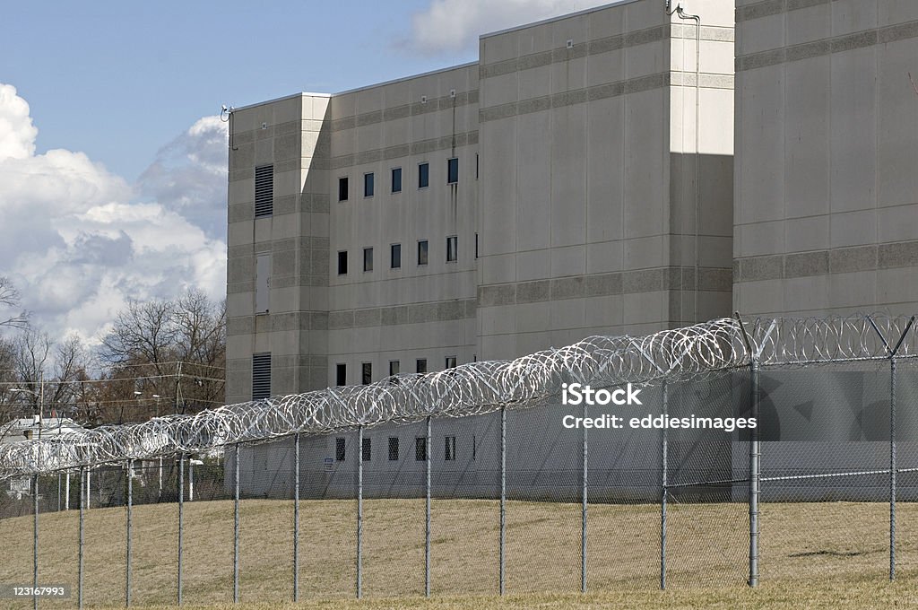 Prigione con parete - Foto stock royalty-free di Prigione
