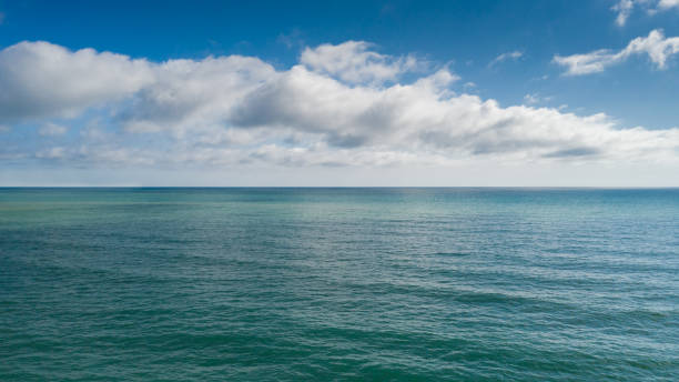 航空写真。シースケープ。スカイライン。 - horizon over water horizontal surface level viewpoint ストックフォトと画像