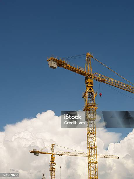 Baustelle Auf Wolken Stockfoto und mehr Bilder von Arbeitsstätten - Arbeitsstätten, Bauen, Baugerät