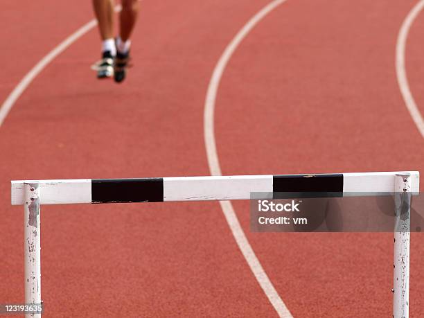 Obstáculo De Corrida - Fotografias de stock e mais imagens de Correr - Correr, Corrida de Barreiras - Evento de pista, Só Homens