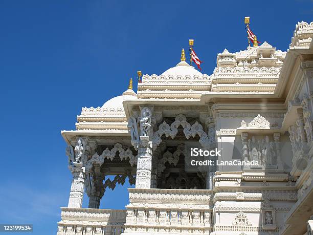 Indischen Marmortempel Mit Kuppel Und Von Steingravierungen Stockfoto und mehr Bilder von Architektur