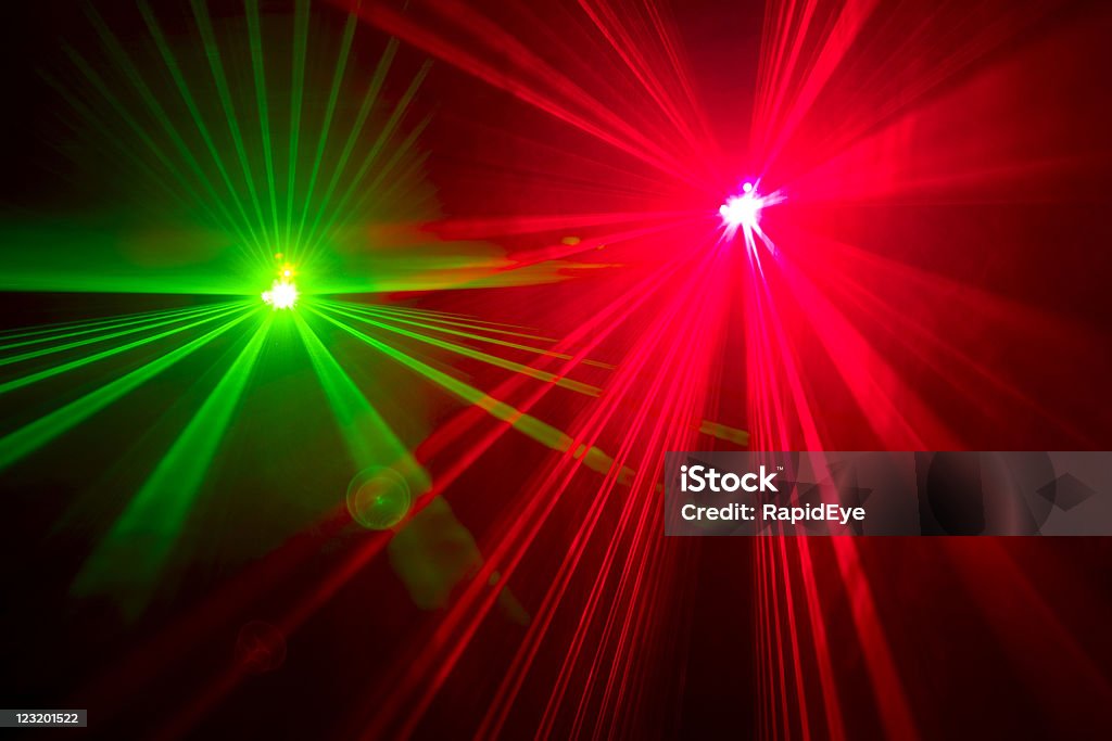 Luces láser rojo y verde, exposición prolongada - Foto de stock de Láser libre de derechos