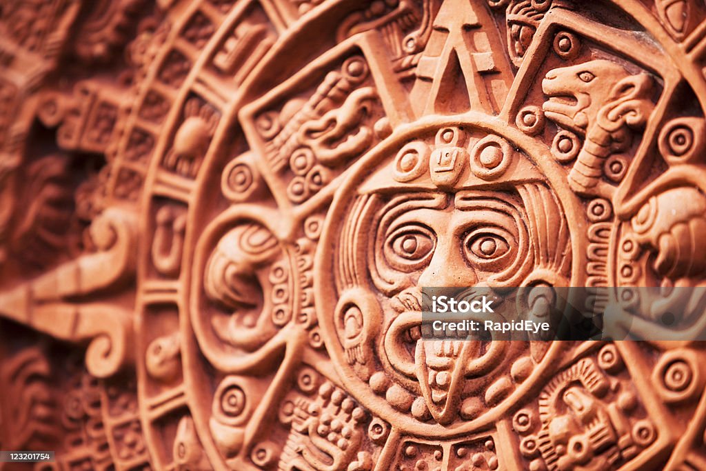 Azteca calendario de piedra del sol - Foto de stock de Azteca libre de derechos