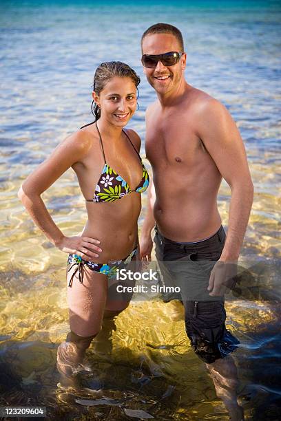 Foto de Hot Casal No Mar Mediterrâneo e mais fotos de stock de Adulto - Adulto, Beleza, Biquíni