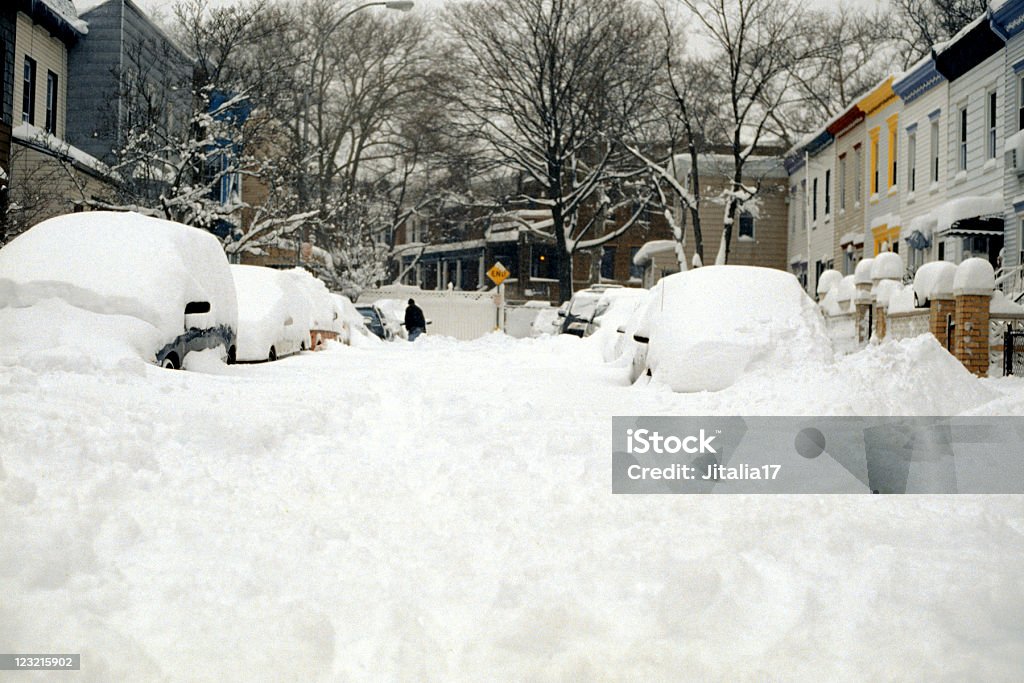 Tre metri di neve Blizzard 2006 Street-New York - Foto stock royalty-free di Ambientazione esterna