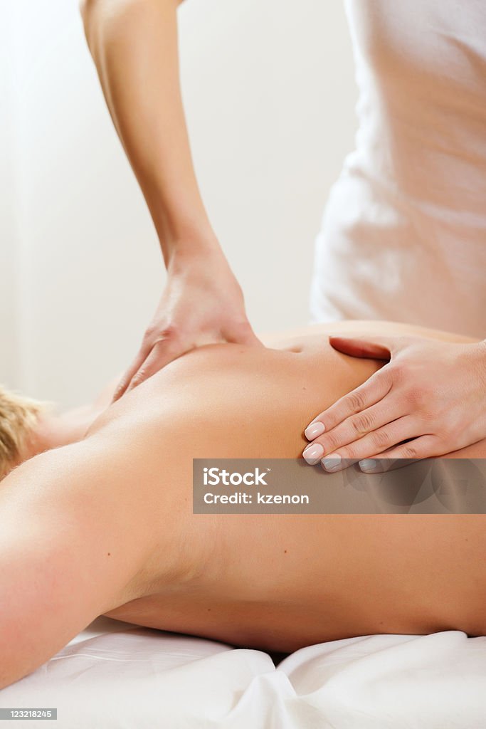 Patient der Physiotherapie-massage - Lizenzfrei Alternative Behandlungsmethode Stock-Foto