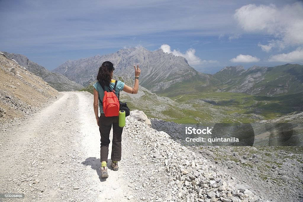 victory trekking женщина в Кантабрия - Стоковые фото Кантабрия роялти-фри