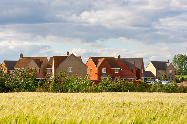 モダンなハウジング - suffolk east anglia rural scene non urban scene ストックフォトと画像