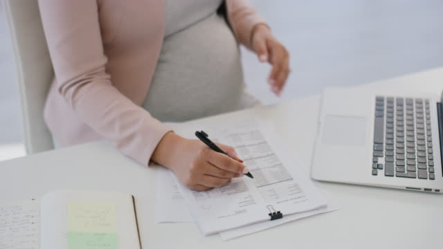 2,700+ Maternity Leave Stock Videos and Royalty-Free Footage - iStock |  Working mom, Pregnancy, Maternity leave illustration
