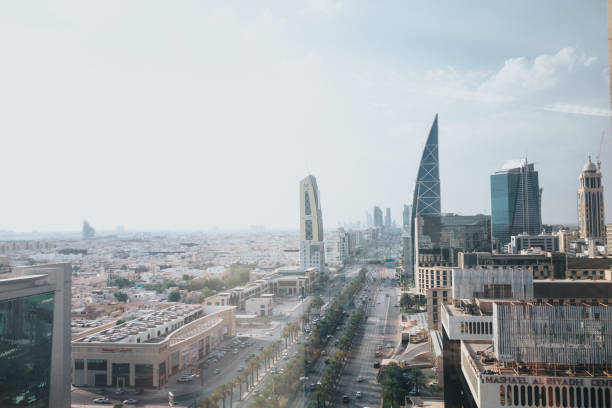 skyline view at riyadh in direction of king abdullah financial district fin foggy cloudy day - photography landscape street built structure imagens e fotografias de stock
