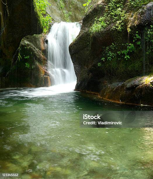 Wodospad Gorge - zdjęcia stockowe i więcej obrazów Bez ludzi - Bez ludzi, Chlapać, Chłodny