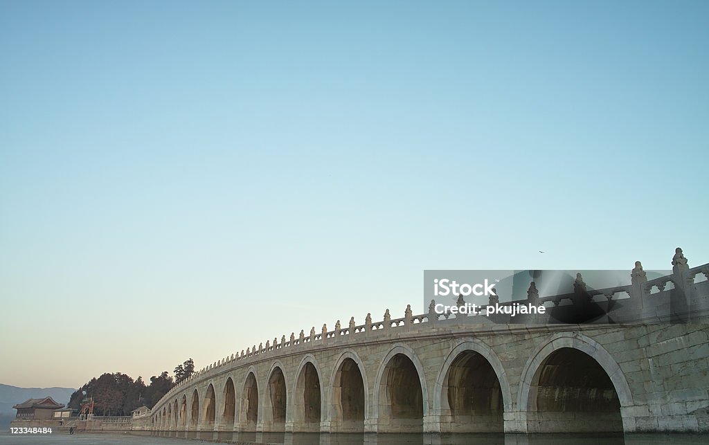 17- arch bridge dans le palais d'été - Photo de Antique libre de droits