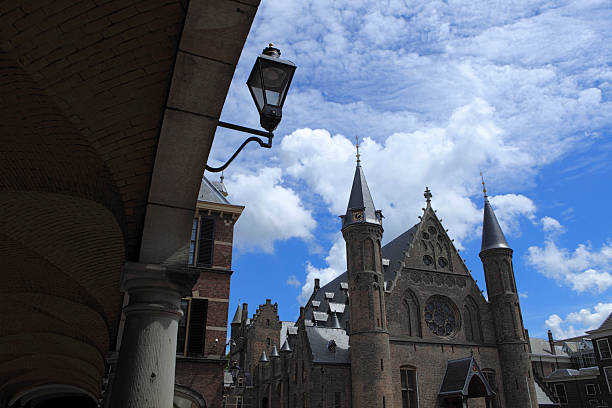 рыцари», зал на binnenhof в гааге - rose window architecture the hague netherlands стоковые фото и изображения