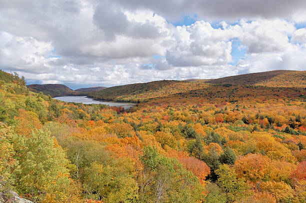 istock Lake Of The Clouds 123363556