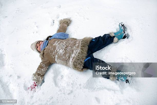 Foto de Brincar Na Neve e mais fotos de stock de 10-11 Anos - 10-11 Anos, 8-9 Anos, Alegria